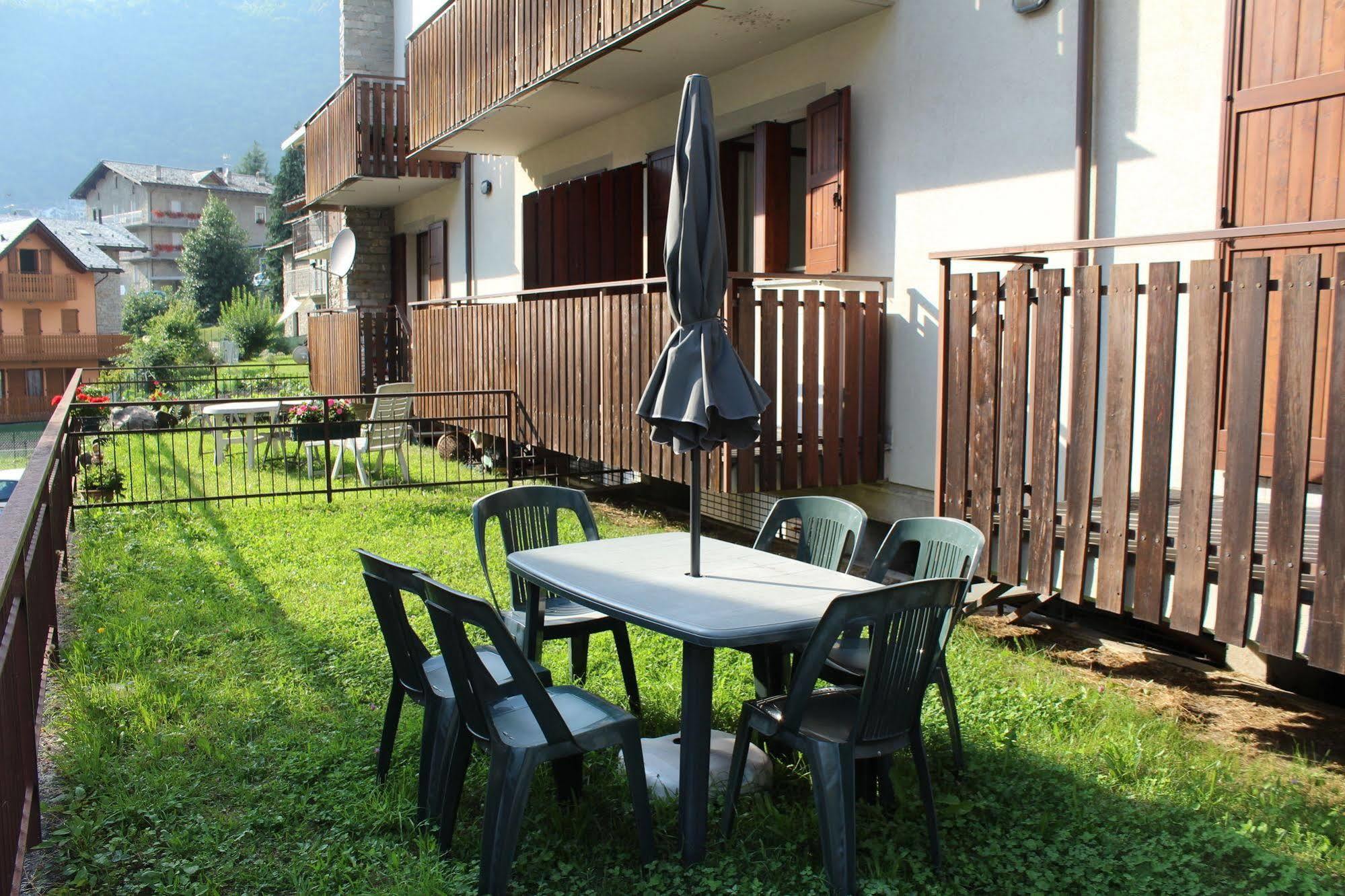 Lanterna Apartments Chiesa in Valmalenco Exterior foto