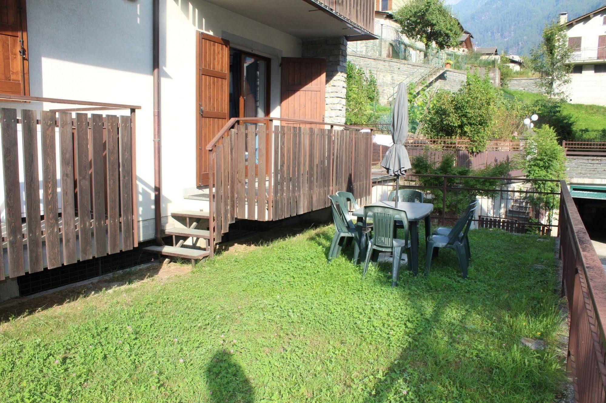 Lanterna Apartments Chiesa in Valmalenco Exterior foto